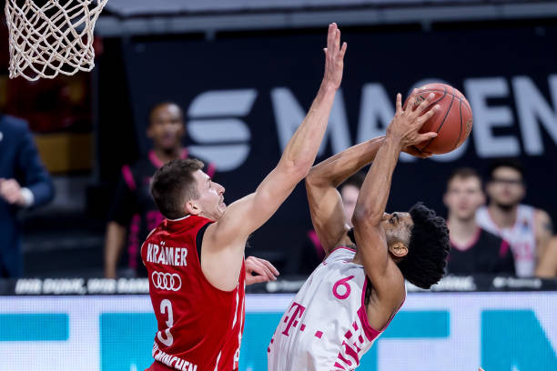 并吸引了更 并吸引了更